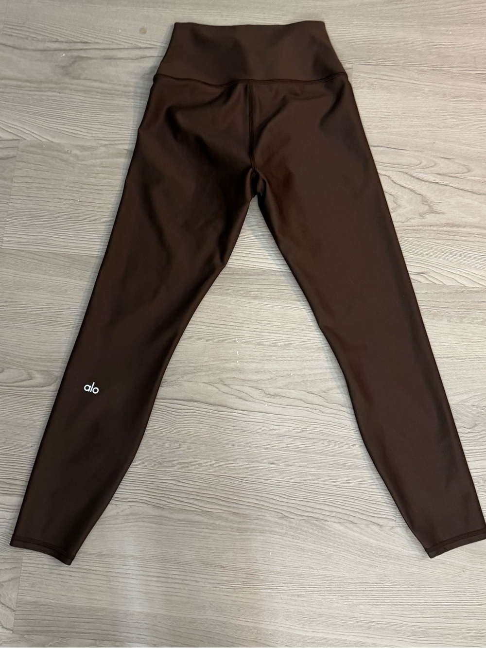 ALO Yoga Airlift Espresso Sports Bra & High-Waist Leggings Set - Picture 5 of 5